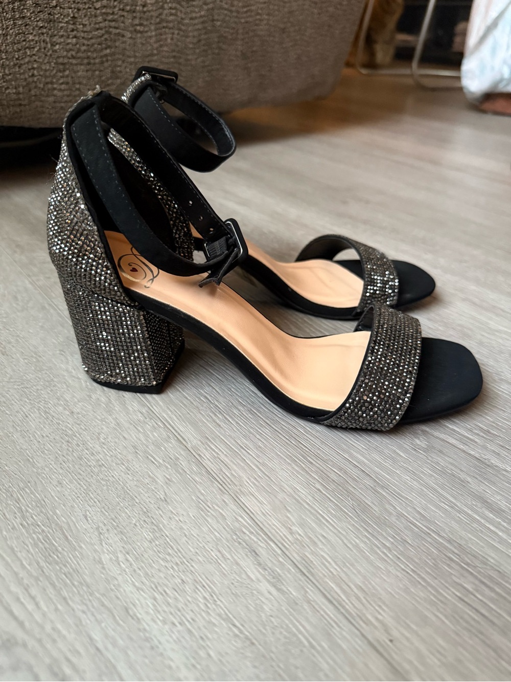 Delicious Brand Rhinestone low heels - Picture 5 of 7
